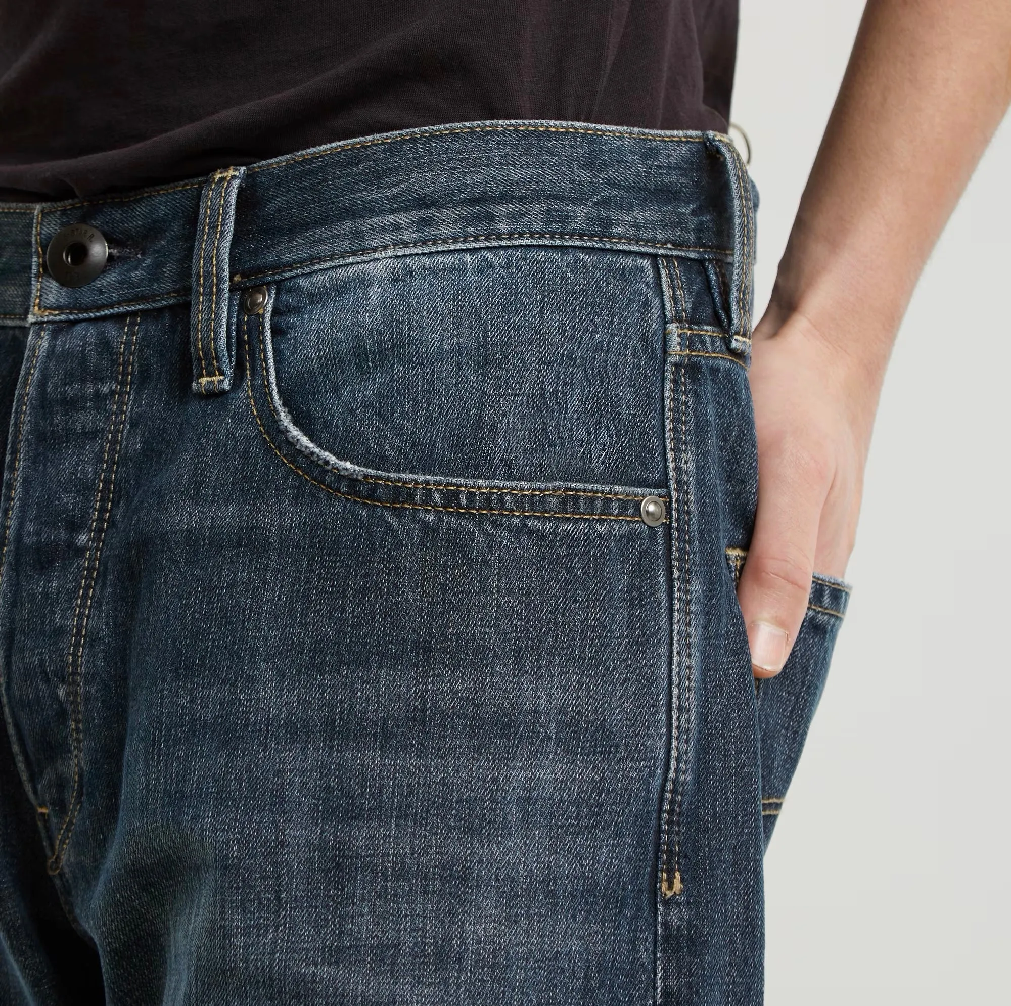DAKOTA REGULAR STRAIGHT JEANS worn in broken cloud