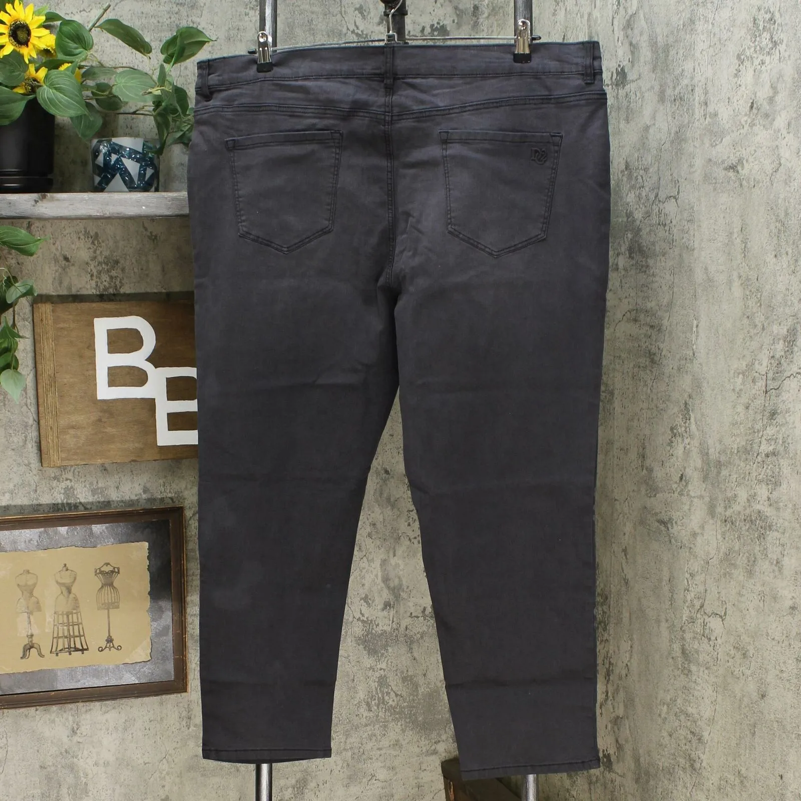 DG2 by Diane Gilman Stretch Artwork Slim Leg Jeans Black Animal Petite 24W