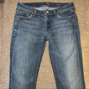 EUC 7 for all Mankind Flynt Bootcut Jeans Size 27.