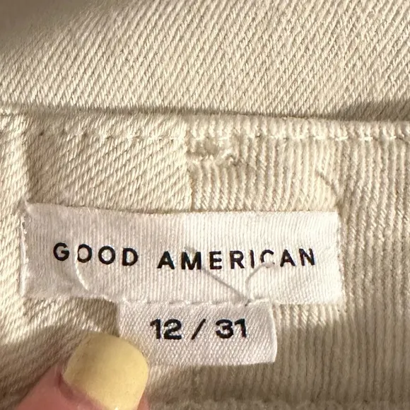 GOOD AMERICAN Good Classic High Rise Slim Straight in Bone001