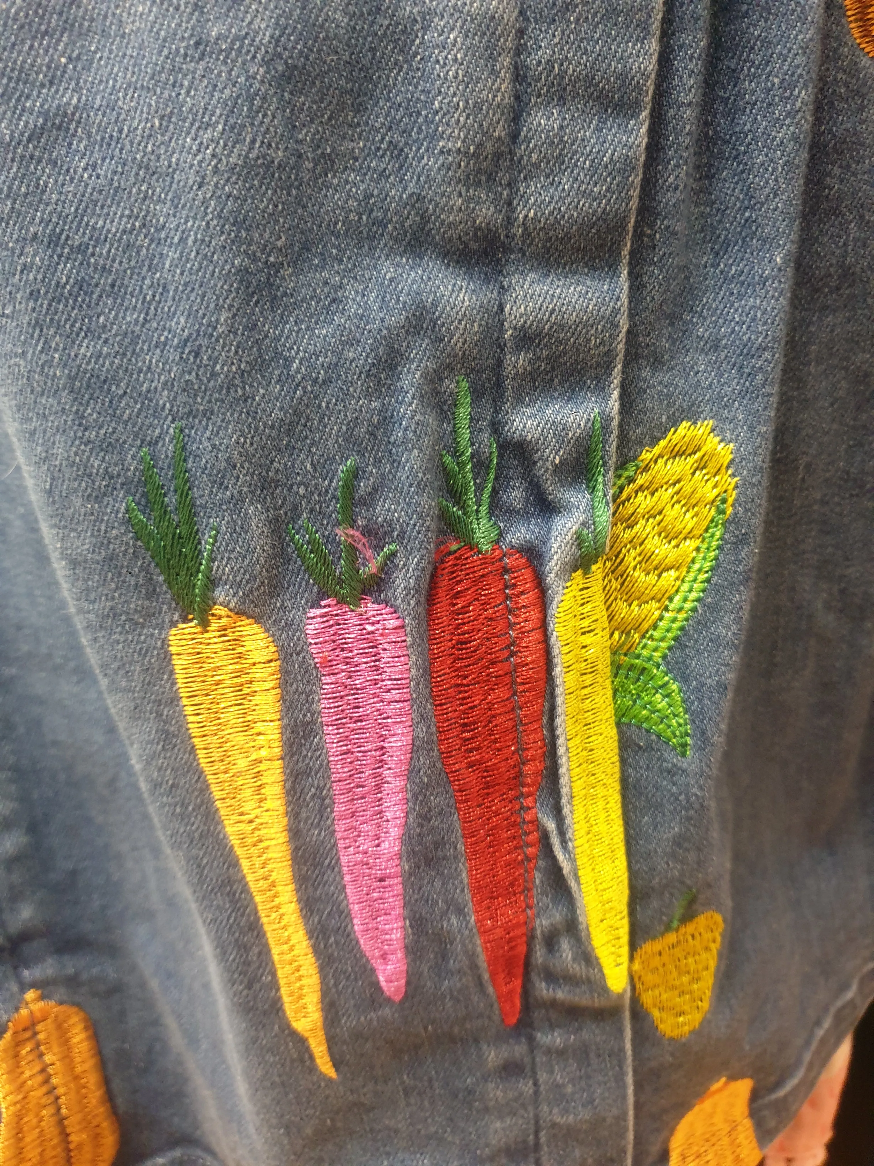 Jericho Road denim top with fabulous vegetable embroydery size 14