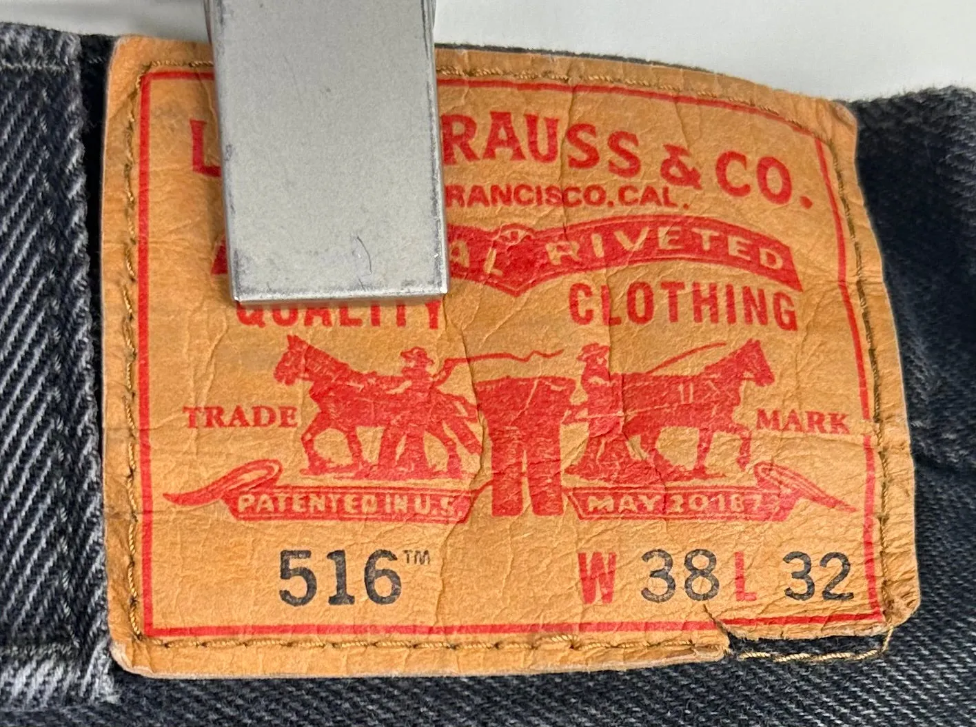 LEVIS 516 STRAIGHT LEG JEANS - W38 X L32