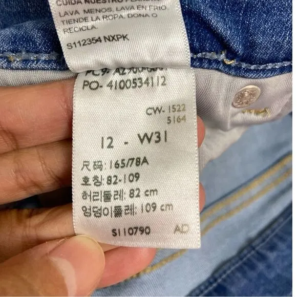 Levi's high rise straight leg jeans size 31