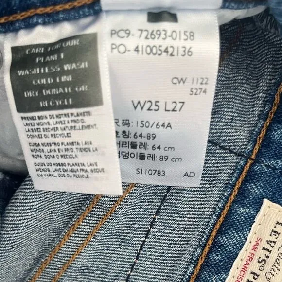 Levi’s premium Ribcage straight ankle jeans NWT 25