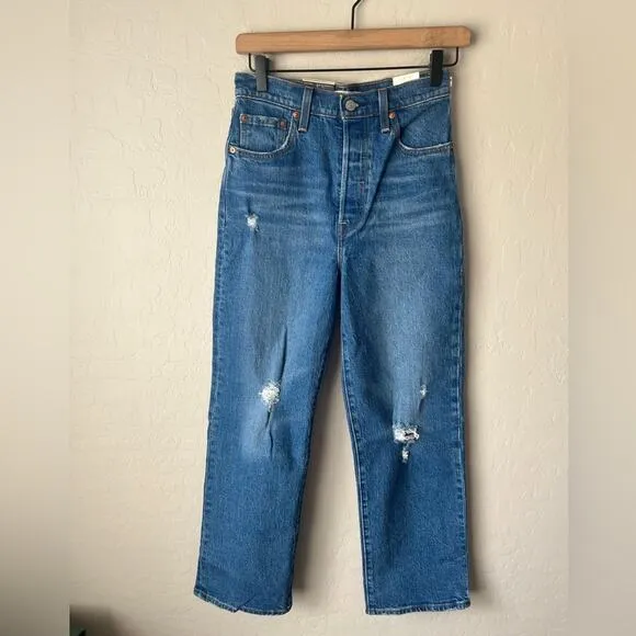 Levi’s premium Ribcage straight ankle jeans NWT 25