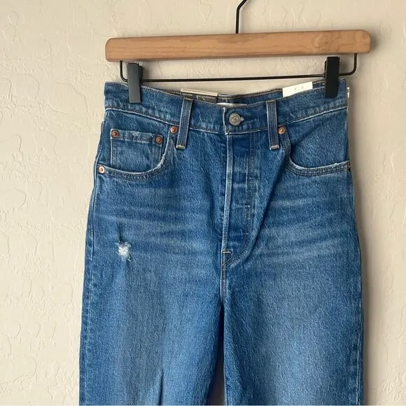 Levi’s premium Ribcage straight ankle jeans NWT 25