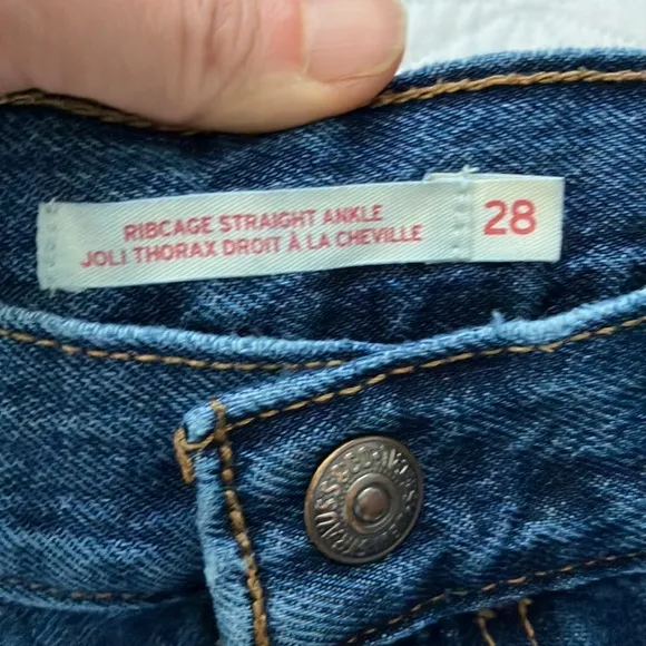 Levi’s Ribcage Straight ankle jeans size 28 snap button dark wash