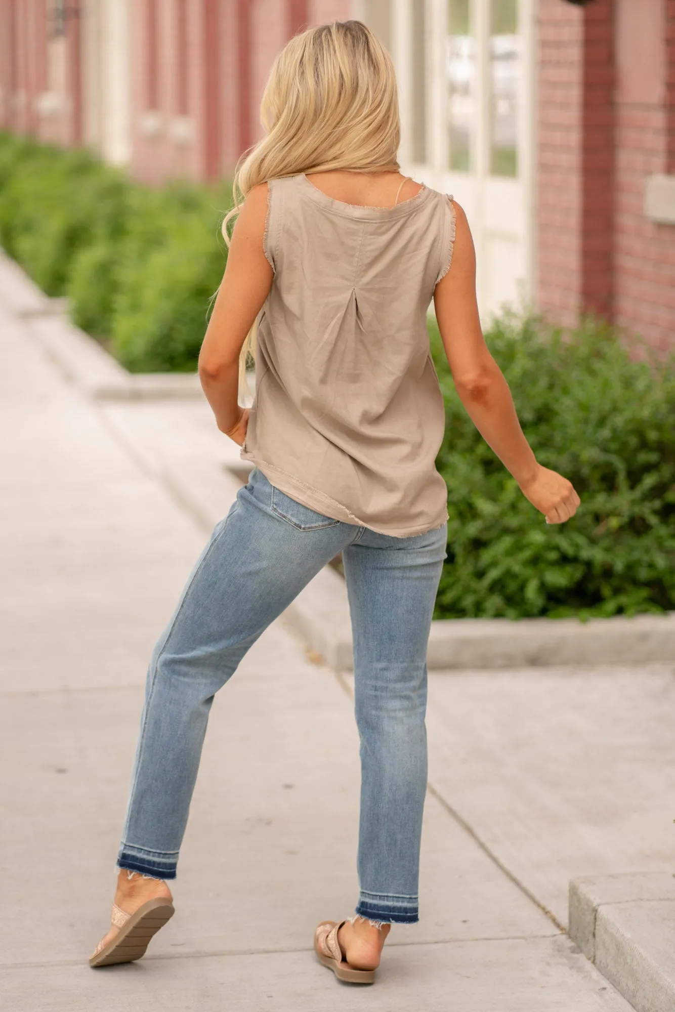 Linen Frayed V Neck Top - Lt Mocha