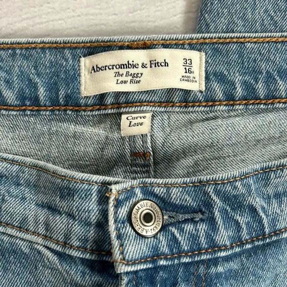 NWOT Abercrombie &amp; Fitch The Baggy Low Rise Curve Love Jeans Size 33/16R