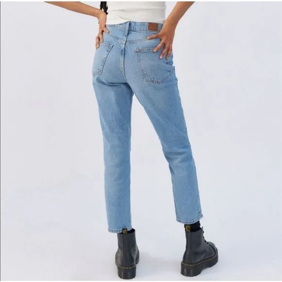 NWT BDG UO High Rise Stretch Slim Straight Leg Distressed Jeans