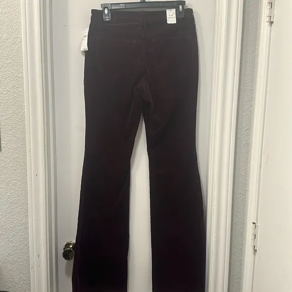 NWT Good American Good Legs Low Flare Jeans in Malbec003