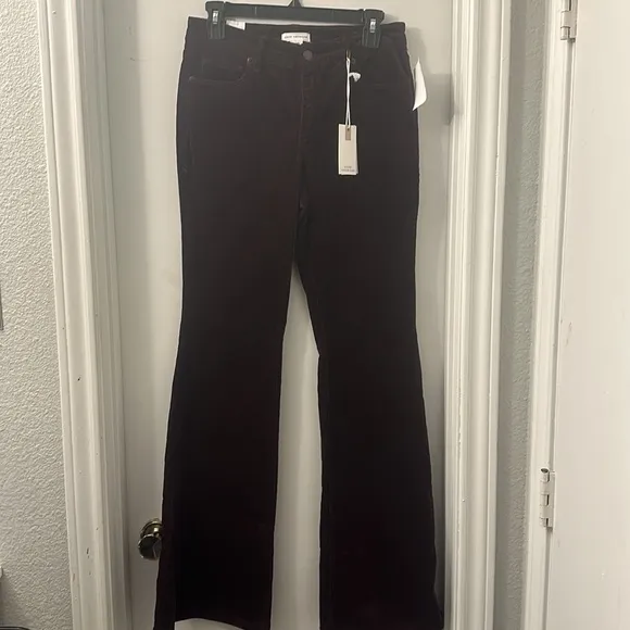 NWT Good American Good Legs Low Flare Jeans in Malbec003