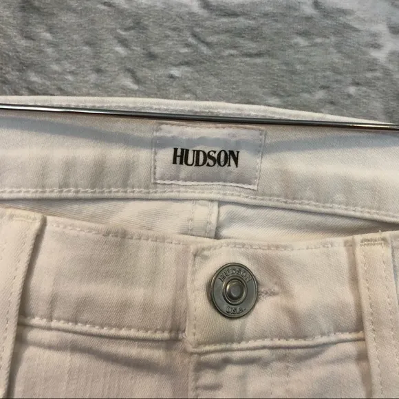 NWT Hudson Amelia Cut Off Knee Short Optic White