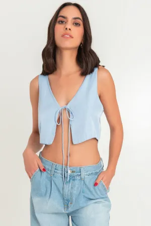 Top corto de fit fluido escote v con lazo