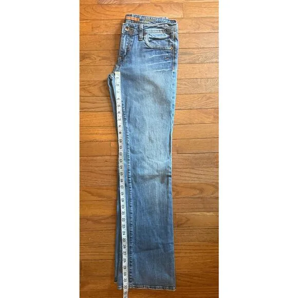 Vigoss Jeans Bootcut size 7 Light Wash embroidered back pockets