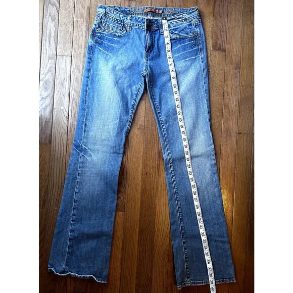 Vigoss Jeans Bootcut size 7 Light Wash embroidered back pockets