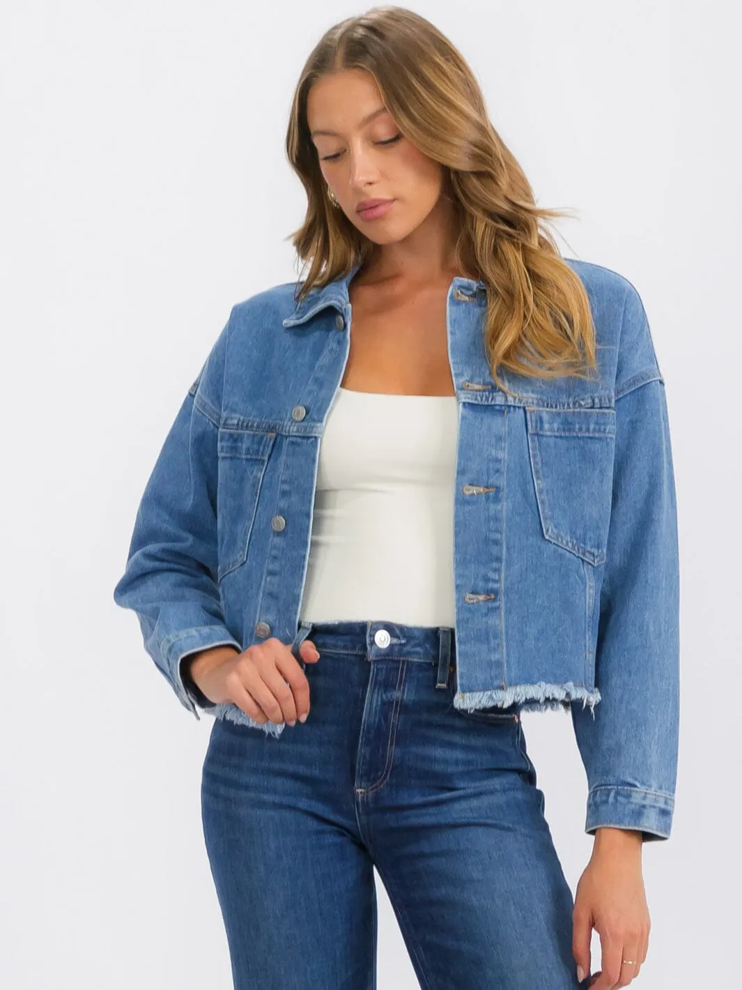 WOMEN'S LONG SLEEVE BUTTON UP FRONT POCKET RAW EDGE DENIM JACKET